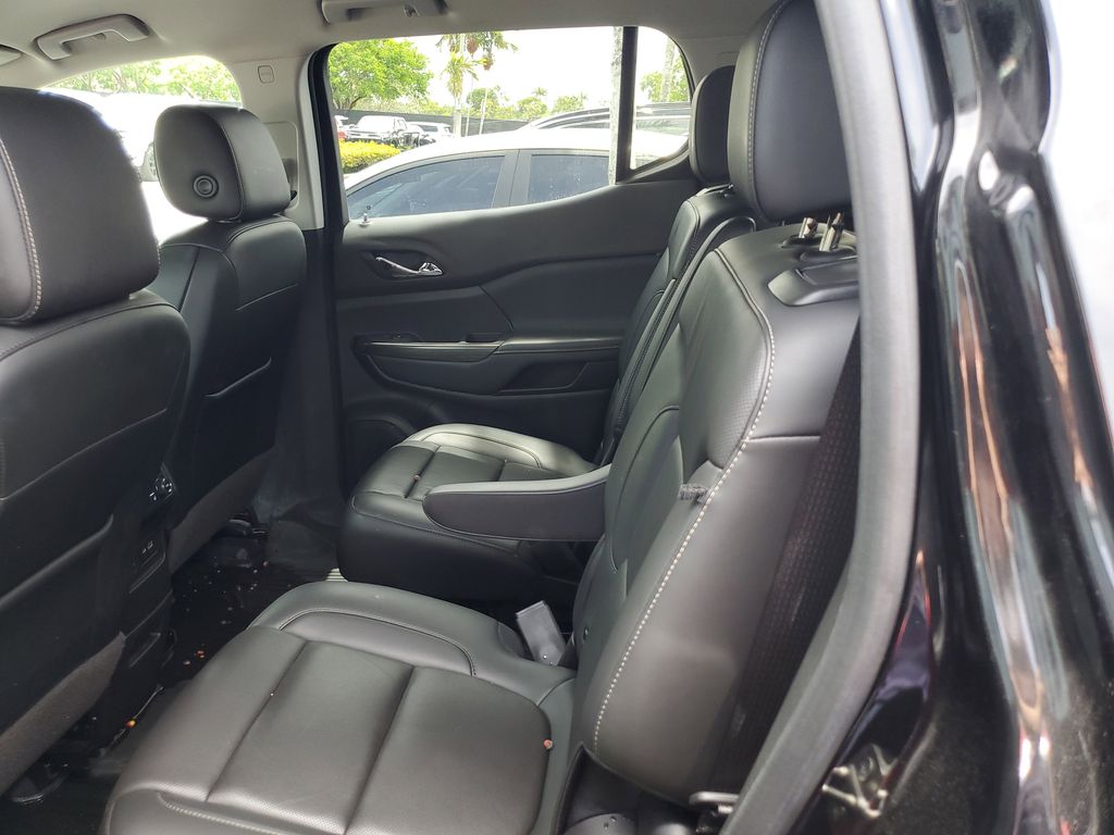 2022 GMC Acadia SLT - Photo 11