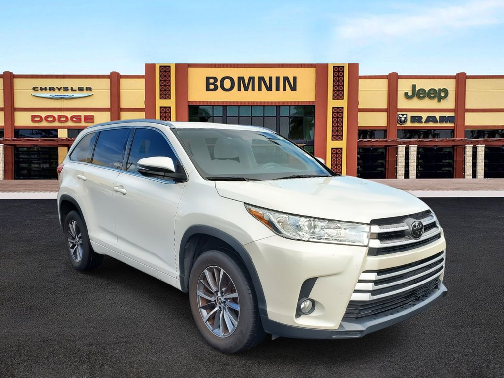 Used 2018 Toyota Highlander XLE with VIN 5TDKZRFH8JS527024 for sale in Miami, FL