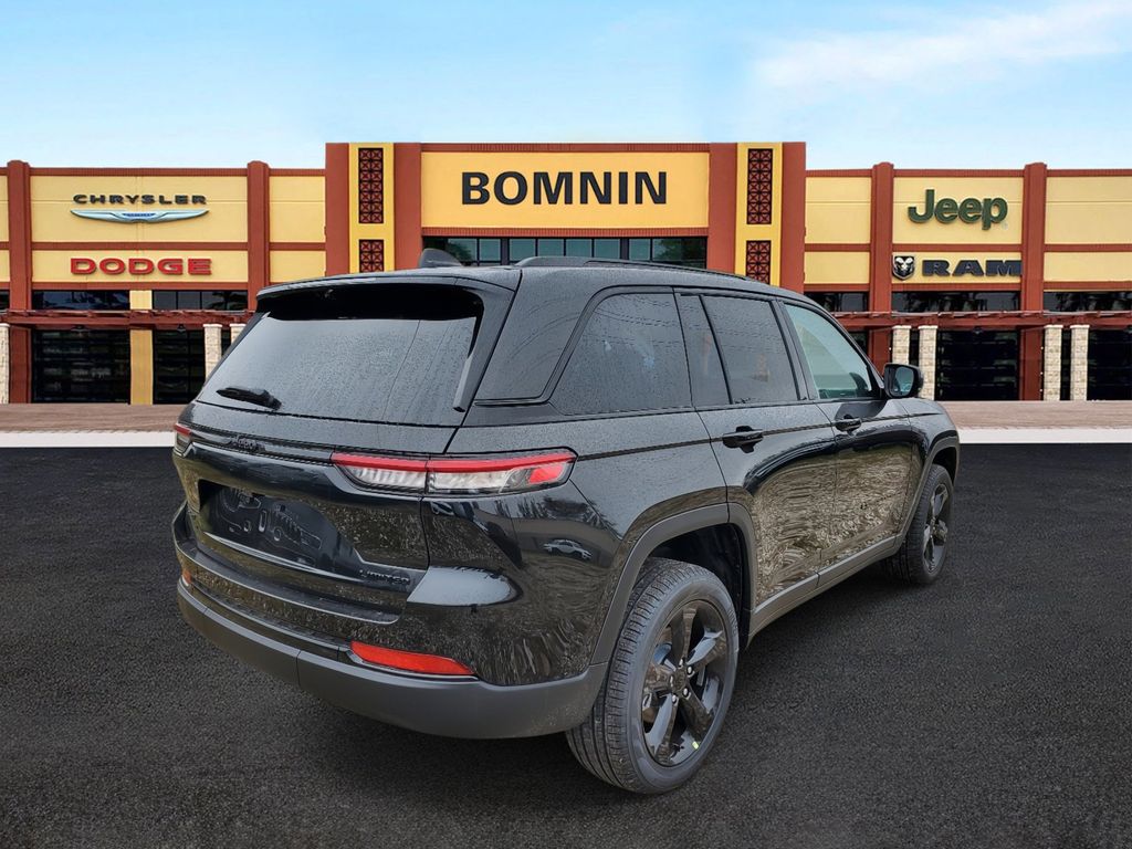 2025 Jeep Grand Cherokee Limited photo 3