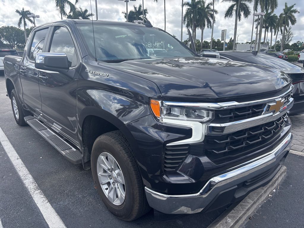 2024 Chevrolet Silverado 1500 LT's photo