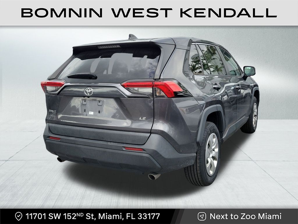 2022 Toyota RAV4 LE photo 4