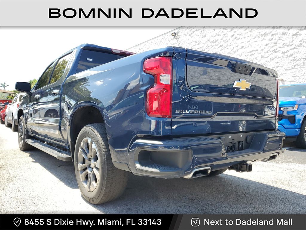 2022 Chevrolet Silverado 1500 High Country photo 3