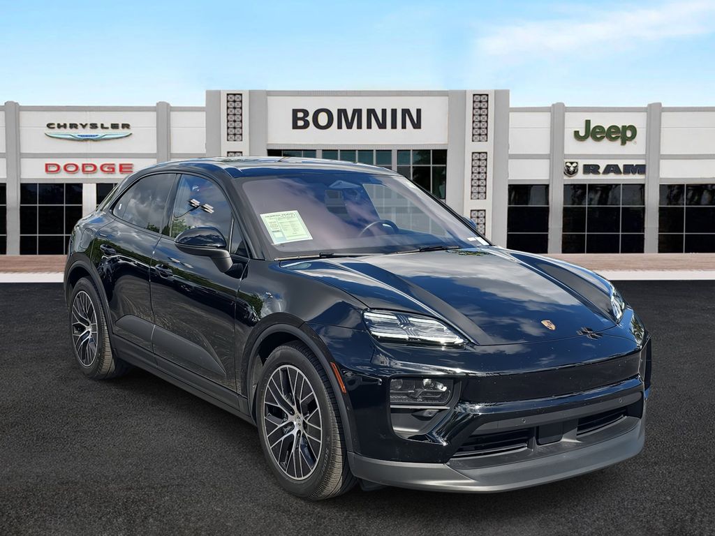 Used 2025 Porsche Macan Base with VIN WP1AD2XA6SL076564 for sale in Miami, FL