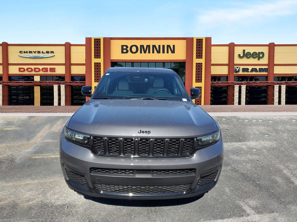 2025 Jeep Grand Cherokee Limited photo 2