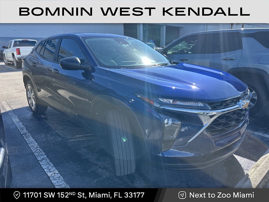 2024 Chevrolet Trax LS photo 2