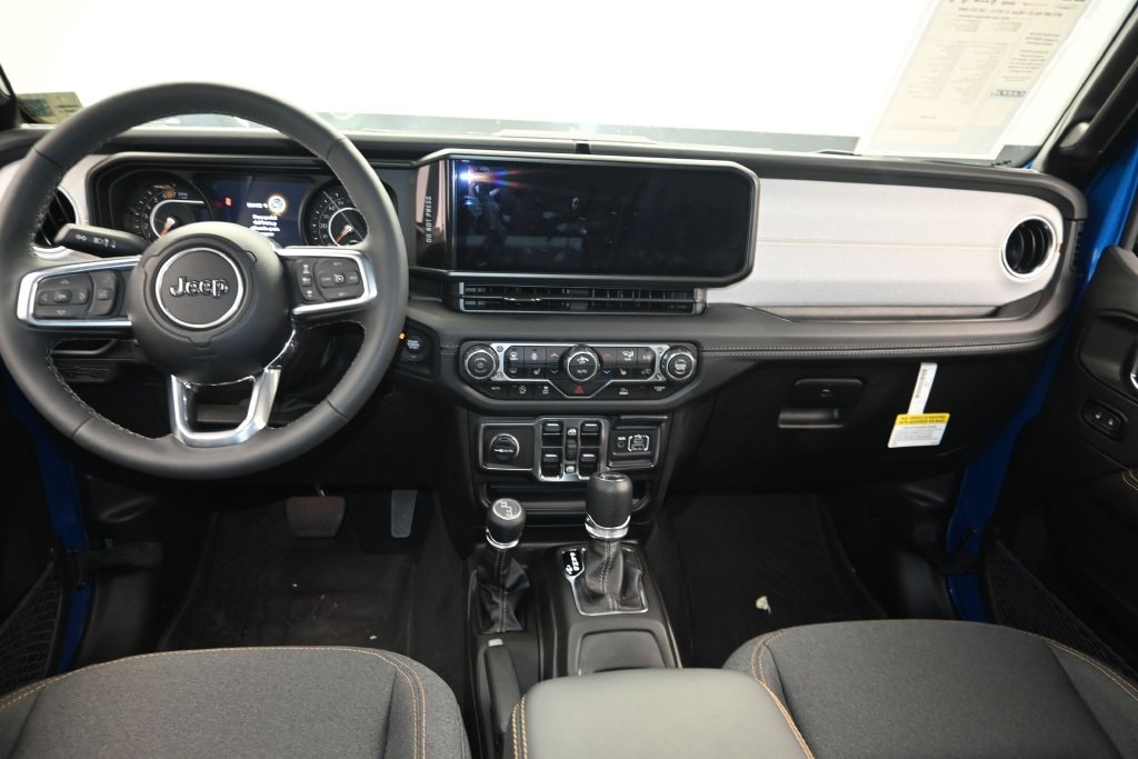 2025 Jeep Wrangler 4-Door Sahara - Photo 14