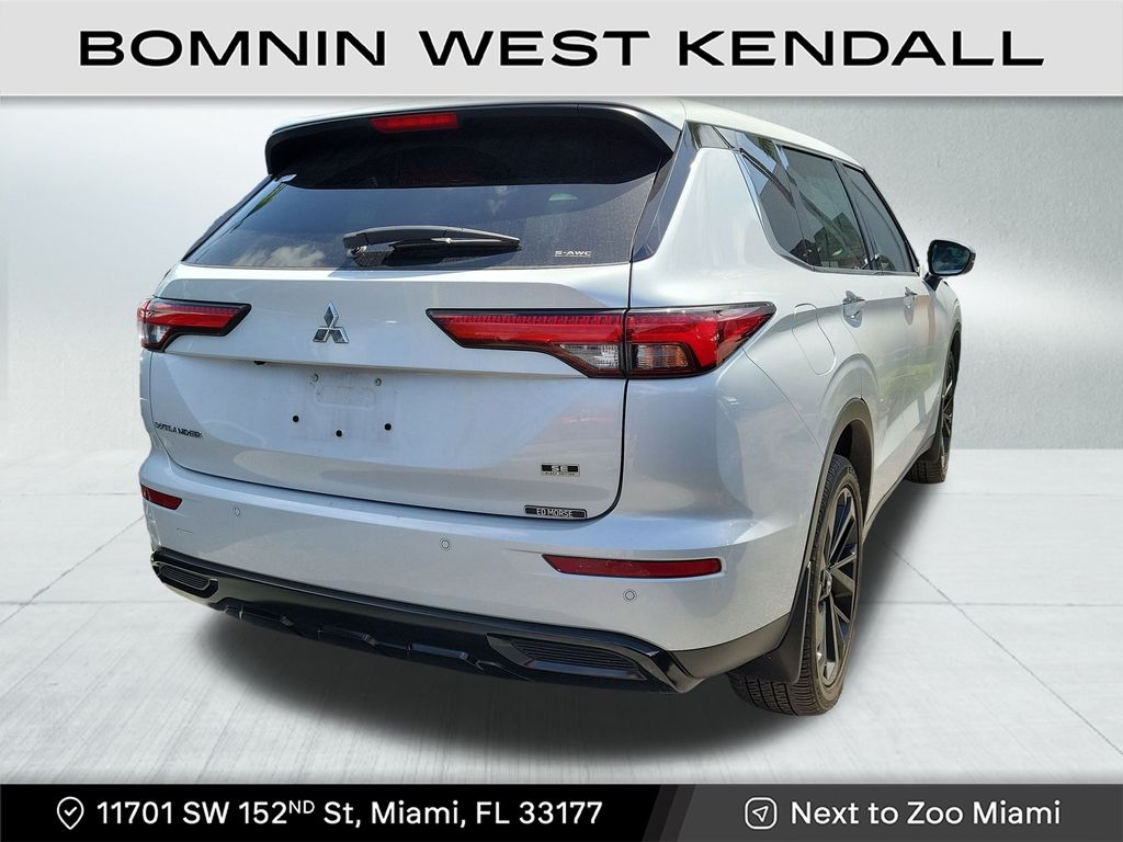 2023 Mitsubishi Outlander SE Black Edition photo 4