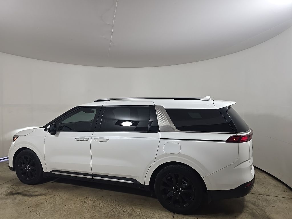 2023 Kia Carnival SX photo 5