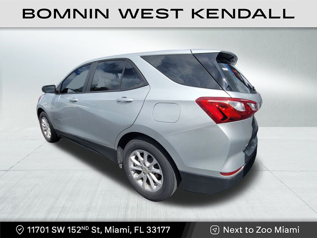 2021 Chevrolet Equinox LS photo 3