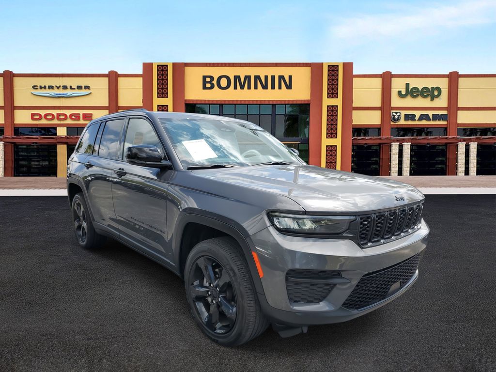 2024 Jeep Grand Cherokee Laredo photo 2