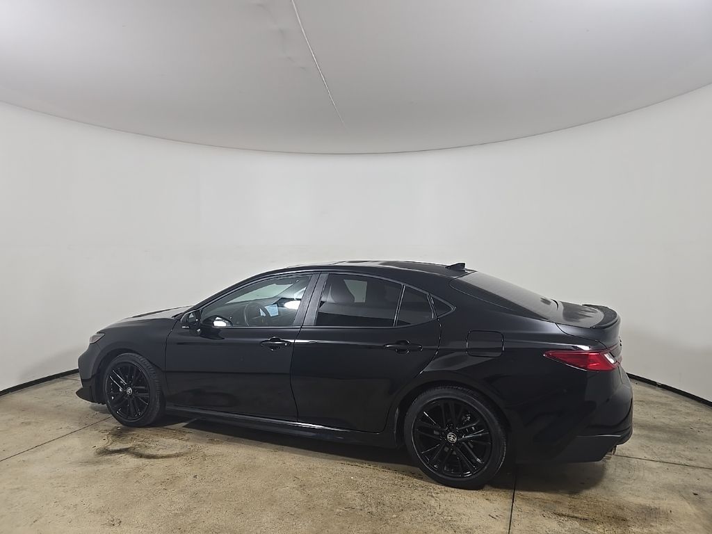 2025 Toyota Camry SE photo 3