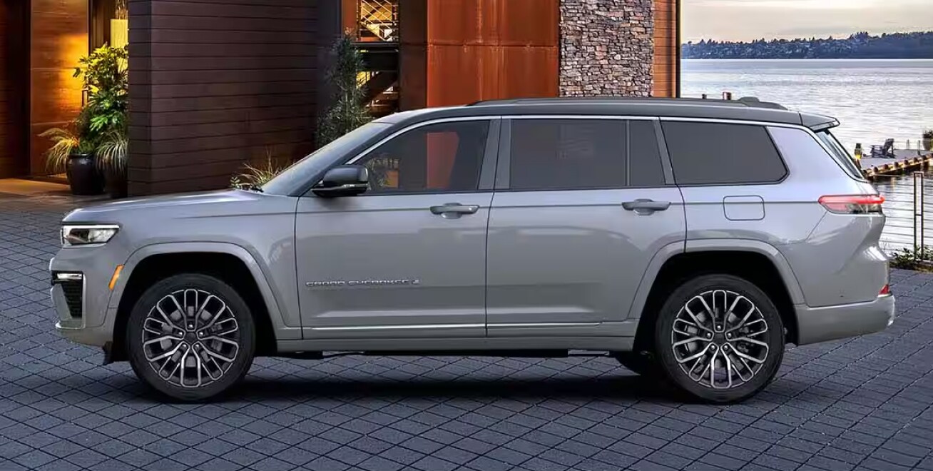 Tech-Packed Jeep Grand Cherokee L Interior