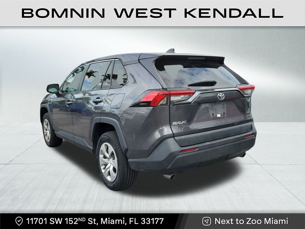 2022 Toyota RAV4 LE photo 3