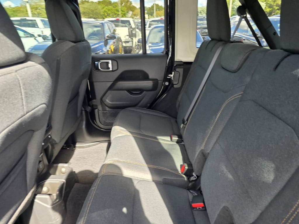 2025 Jeep Wrangler 4-Door Sahara - Photo 12
