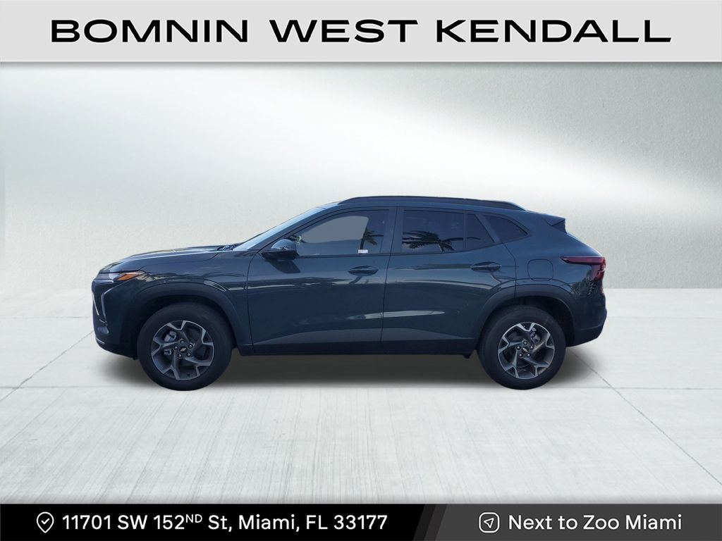 2025 Chevrolet Trax LT photo 3