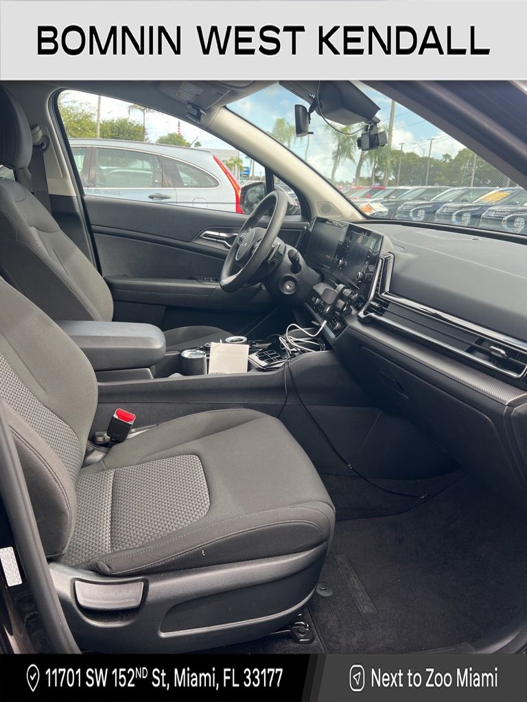 2024 Kia Sportage Hybrid LX photo 3