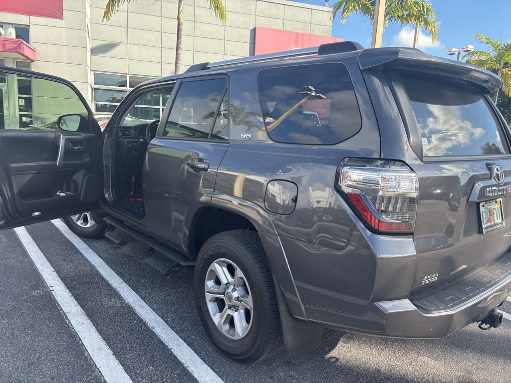 2022 Toyota 4Runner SR5 photo 2