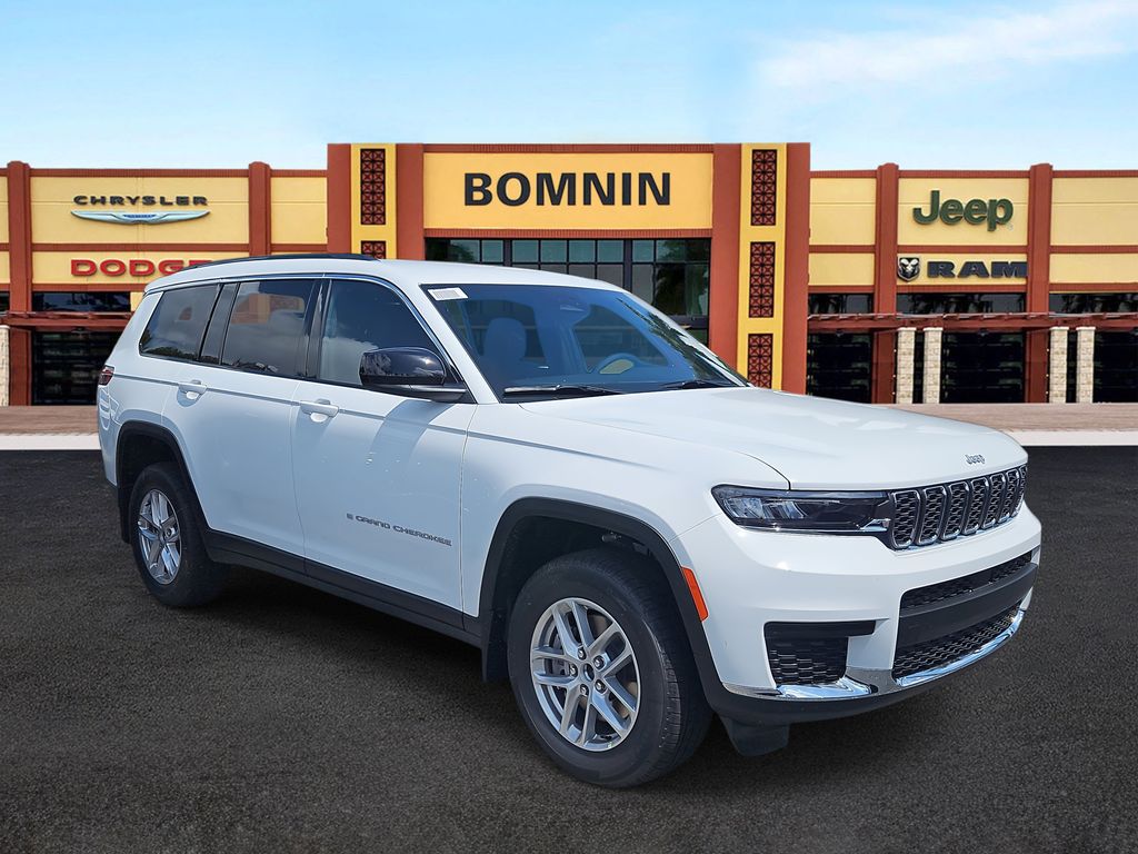 2025 Jeep Grand Cherokee Laredo photo 3