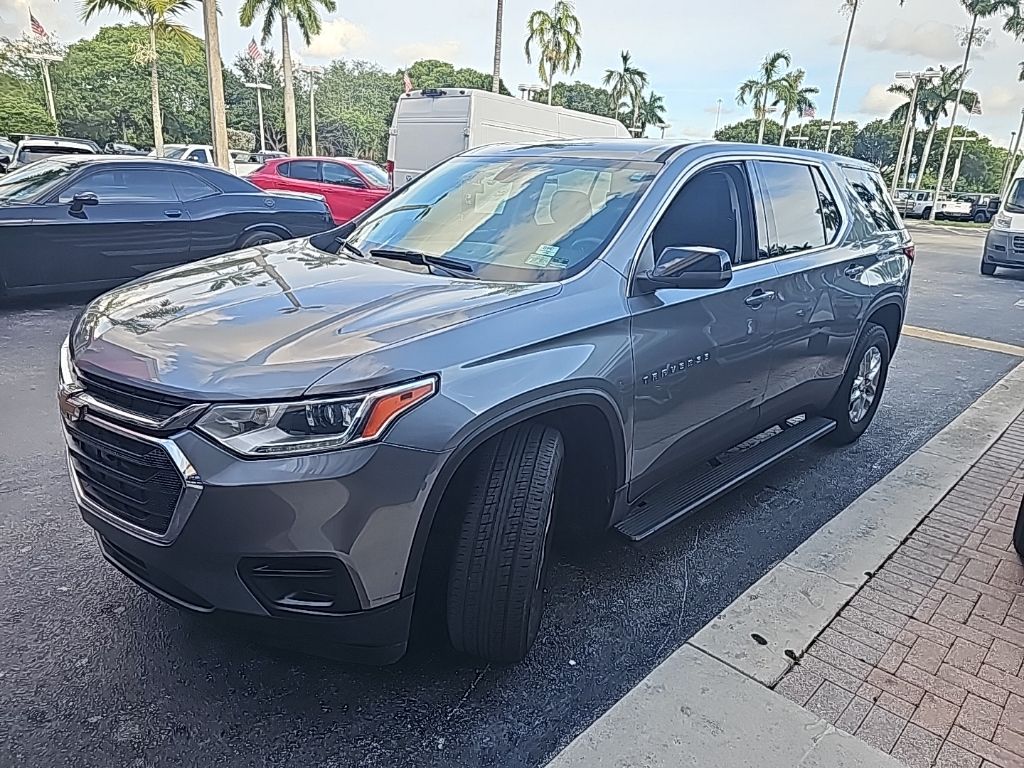 2021 Chevrolet Traverse LS photo 2