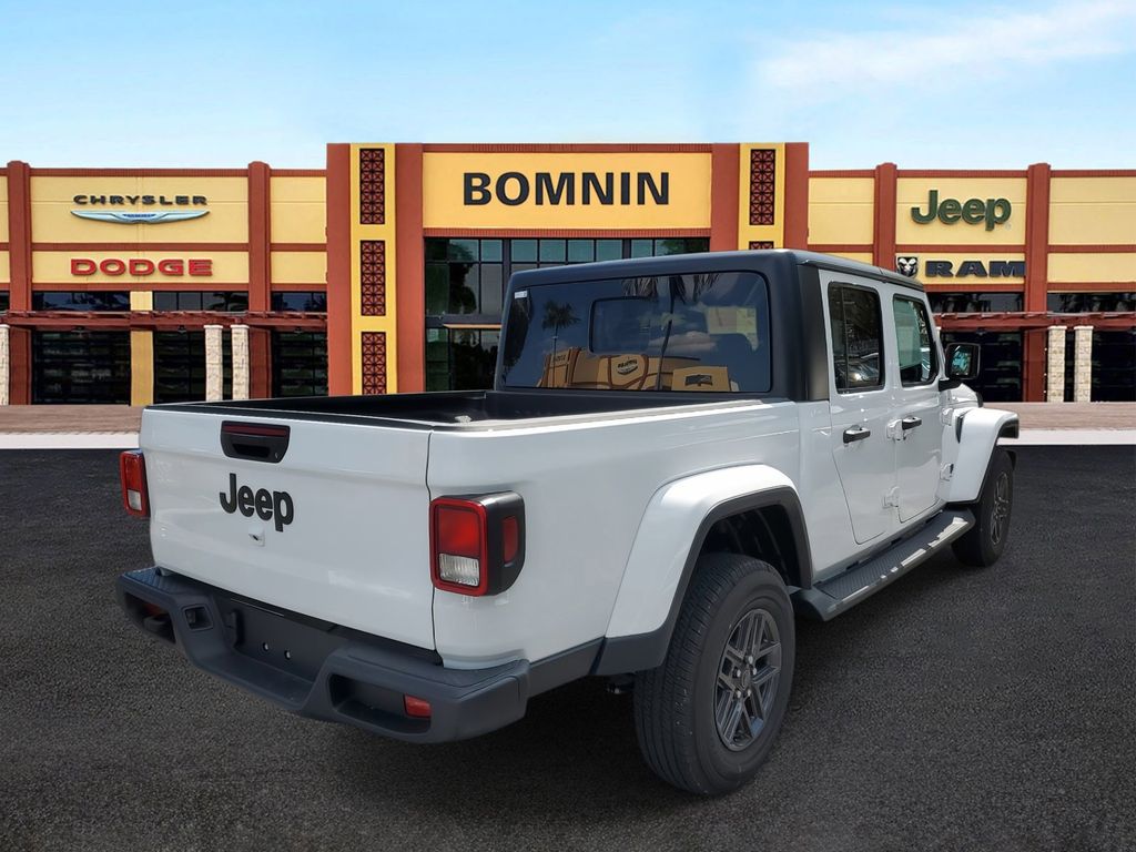 2025 Jeep Gladiator Sport photo 3
