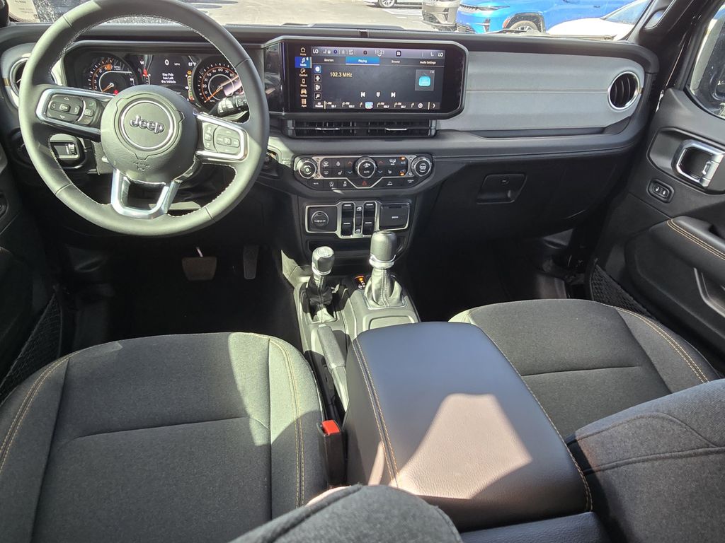 2025 Jeep Wrangler 4-Door Sahara - Photo 13