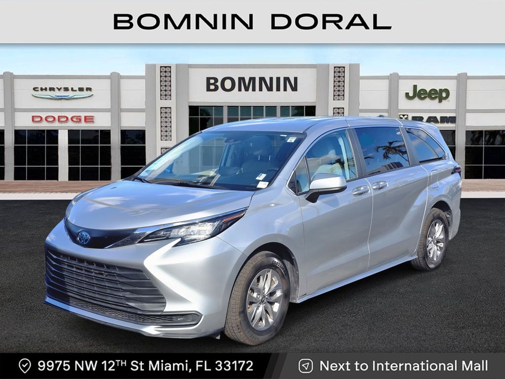 Used 2023 Toyota Sienna LE Minivan/Van