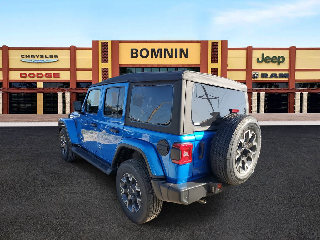 2025 Jeep Wrangler Sahara photo 4