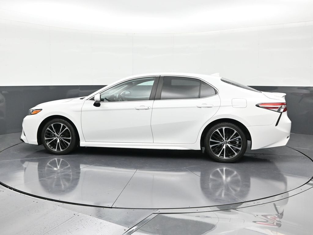 Used 2020 Toyota Camry SE Sedan