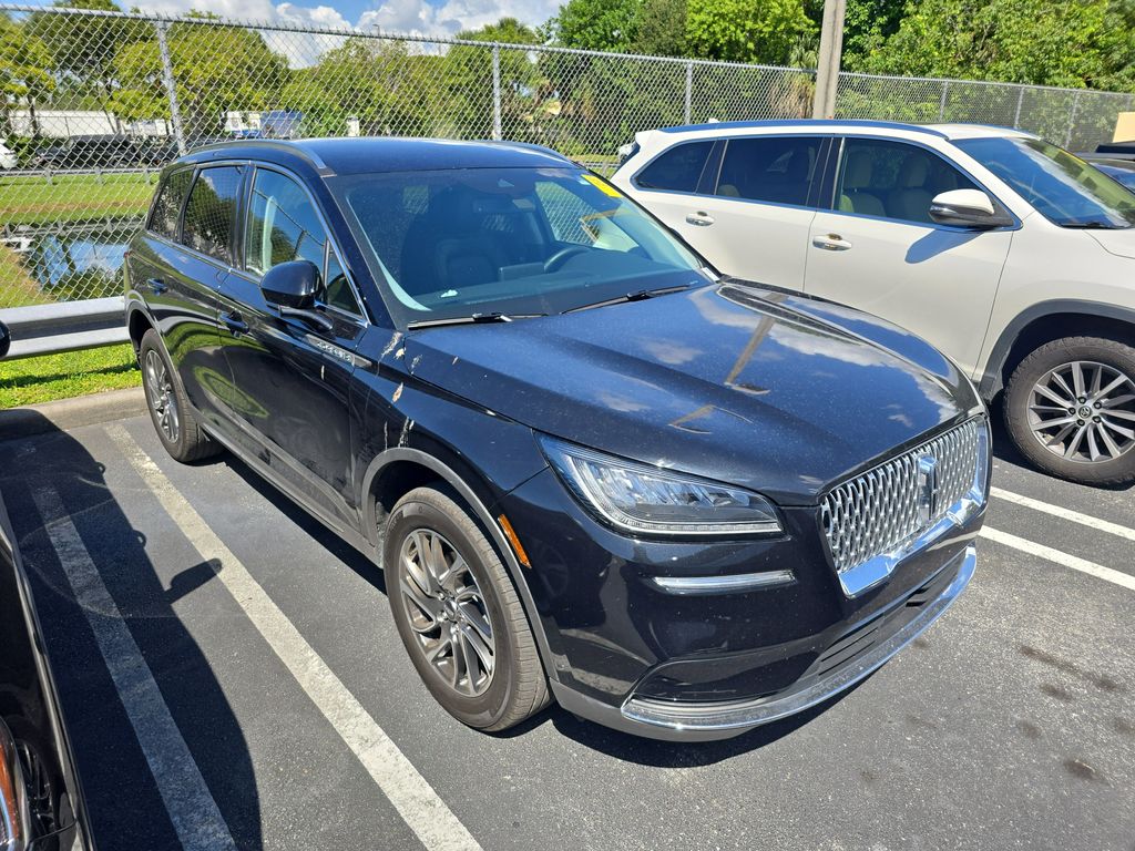 2022 Lincoln Corsair Standard photo 2