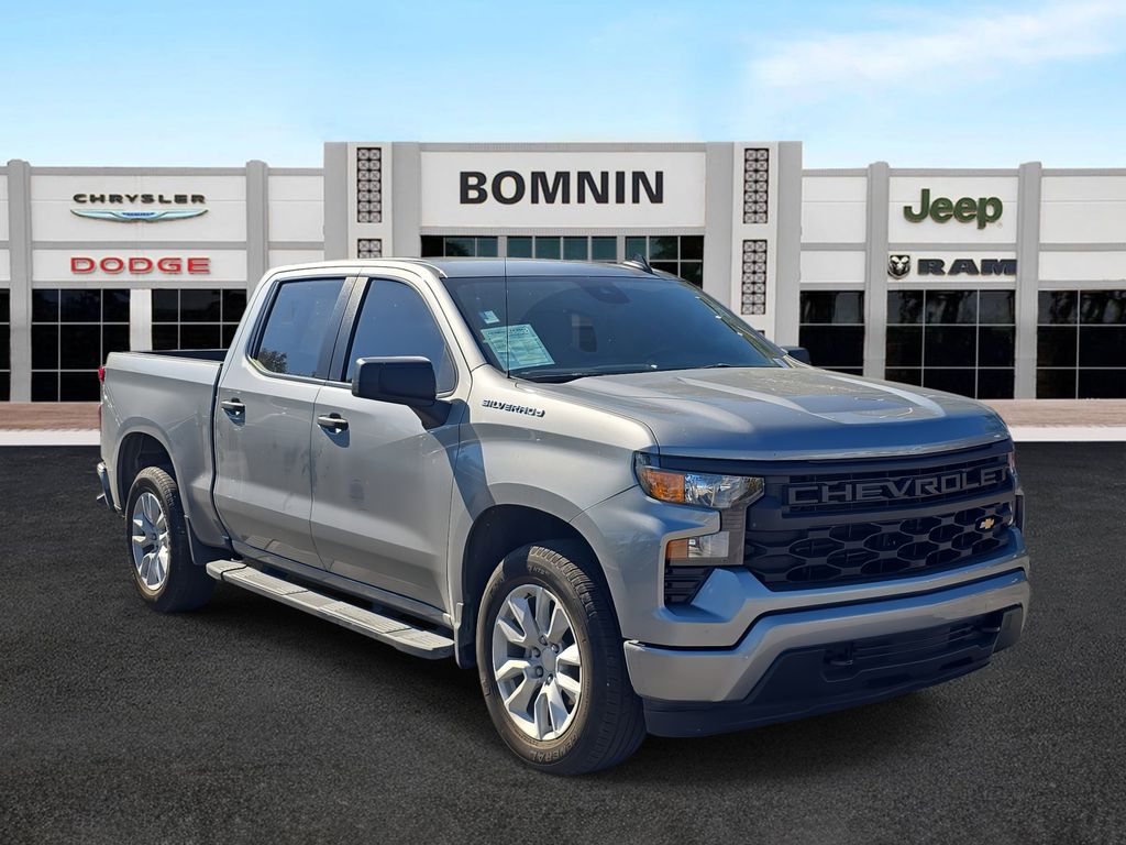 2024 Chevrolet Silverado 1500 Custom photo 2