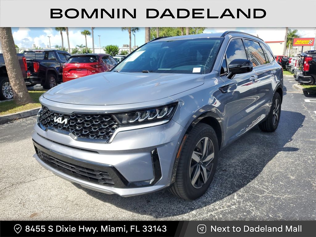 2022 Kia Sorento S photo 2
