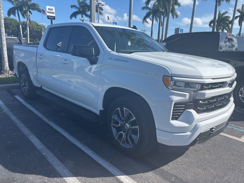 2022 Chevrolet Silverado 1500 RST photo 3