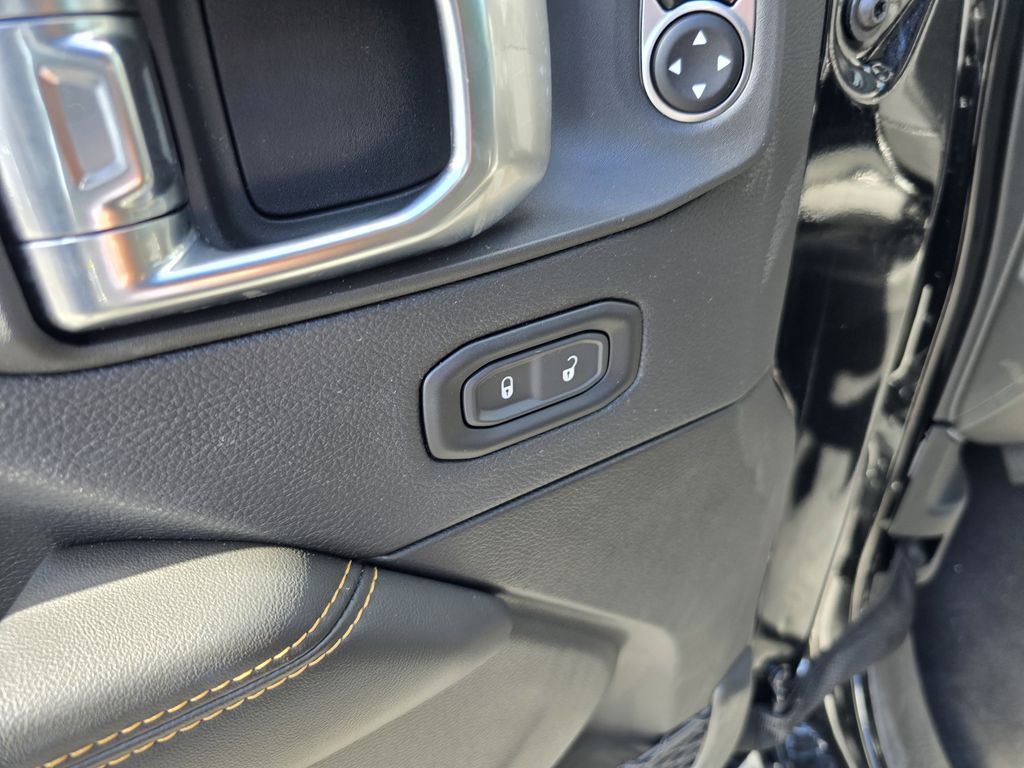 2025 Jeep Wrangler 4-Door Sahara - Photo 16