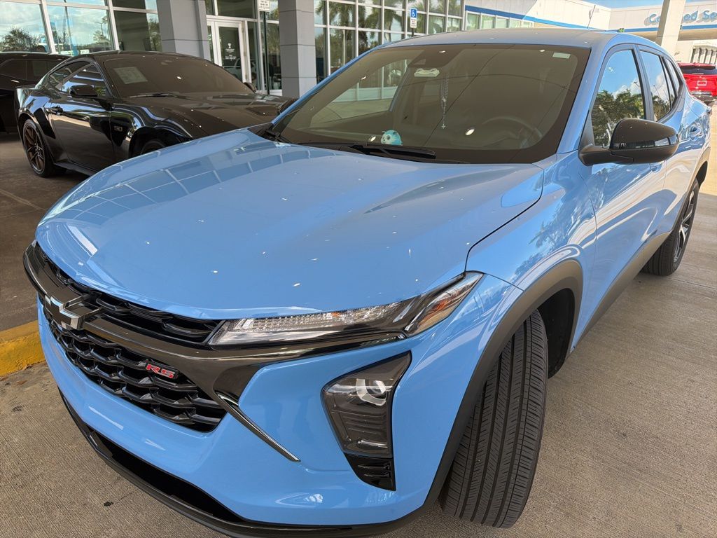 2024 Chevrolet Trax photo 2