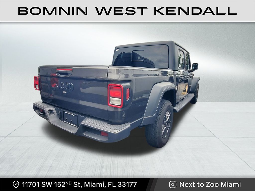 2025 Jeep Gladiator Sport photo 3