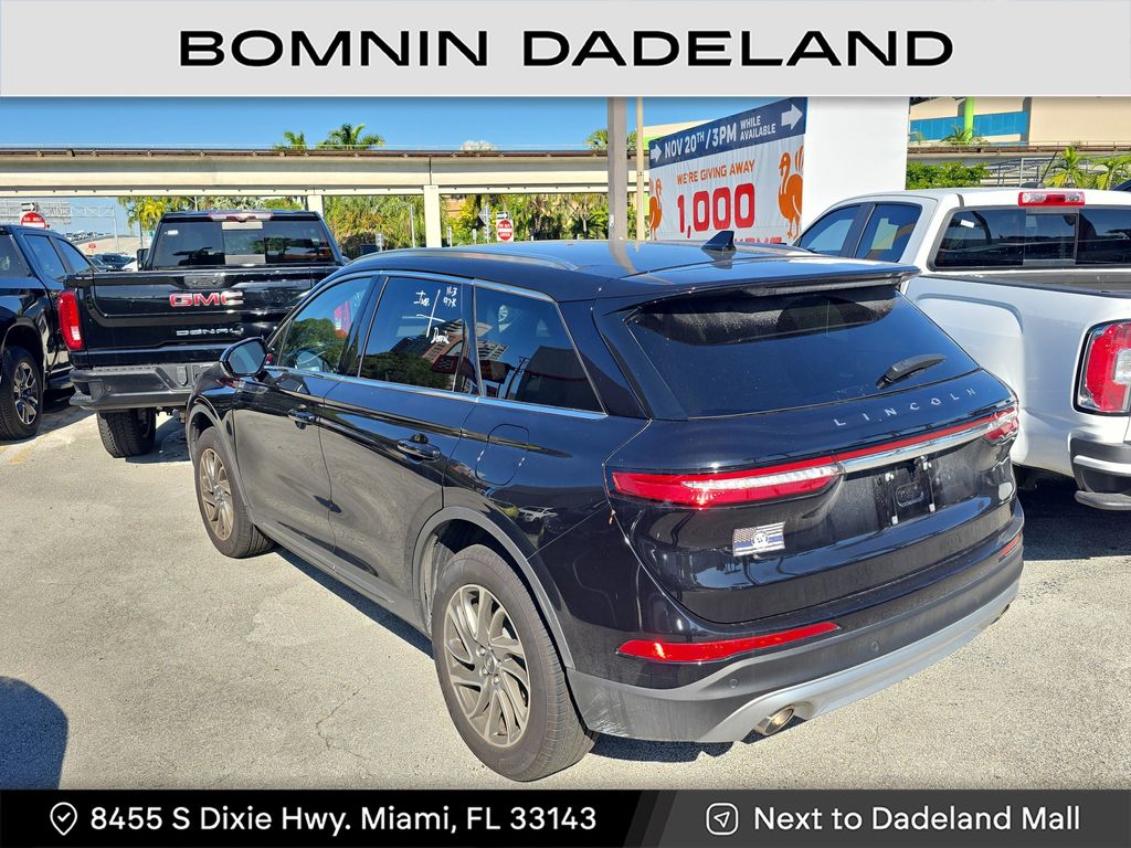 2021 Lincoln Corsair Standard photo 3