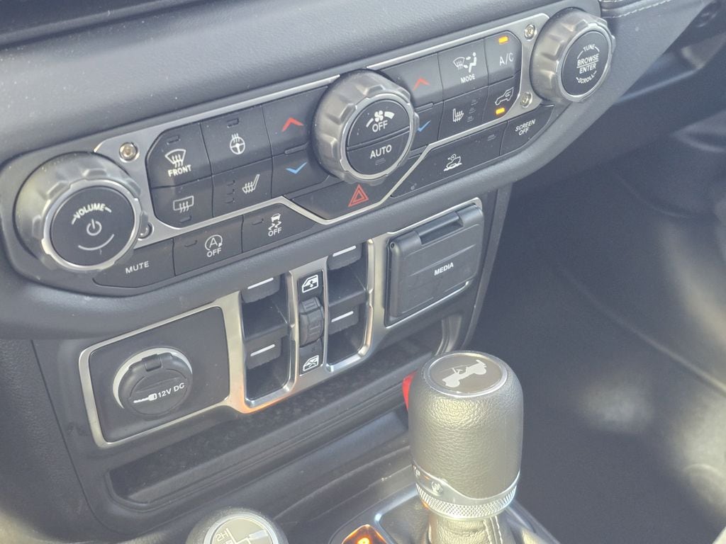 2025 Jeep Wrangler 4-Door Sahara - Photo 26