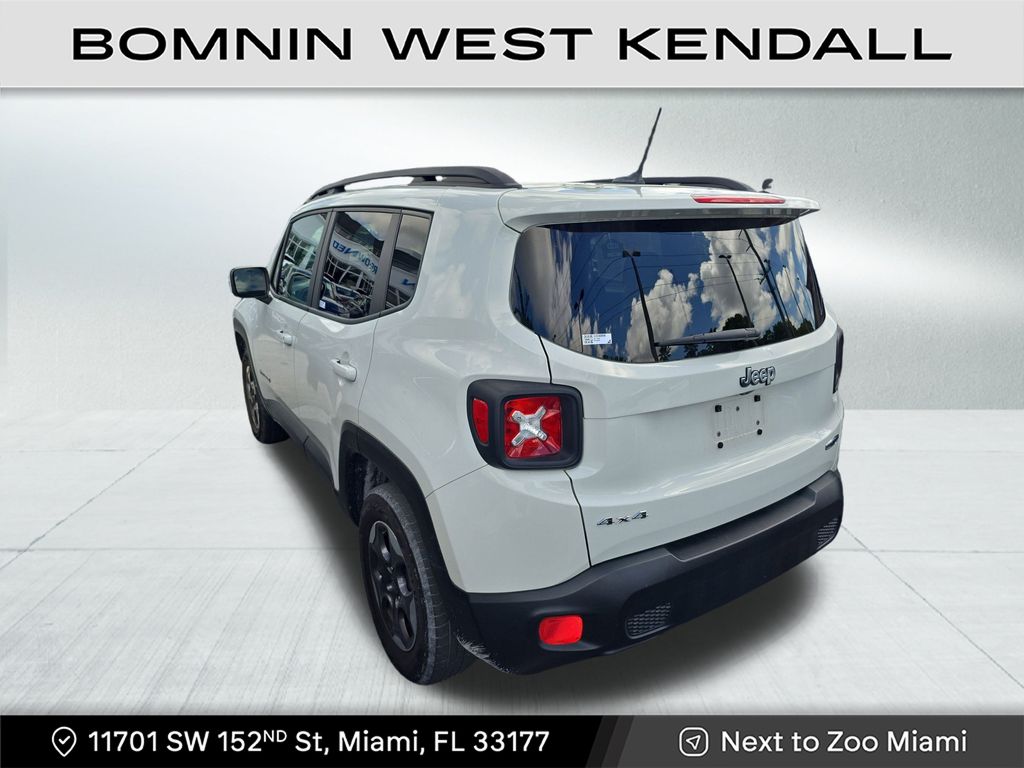 2017 Jeep Renegade Latitude North Edition photo 3