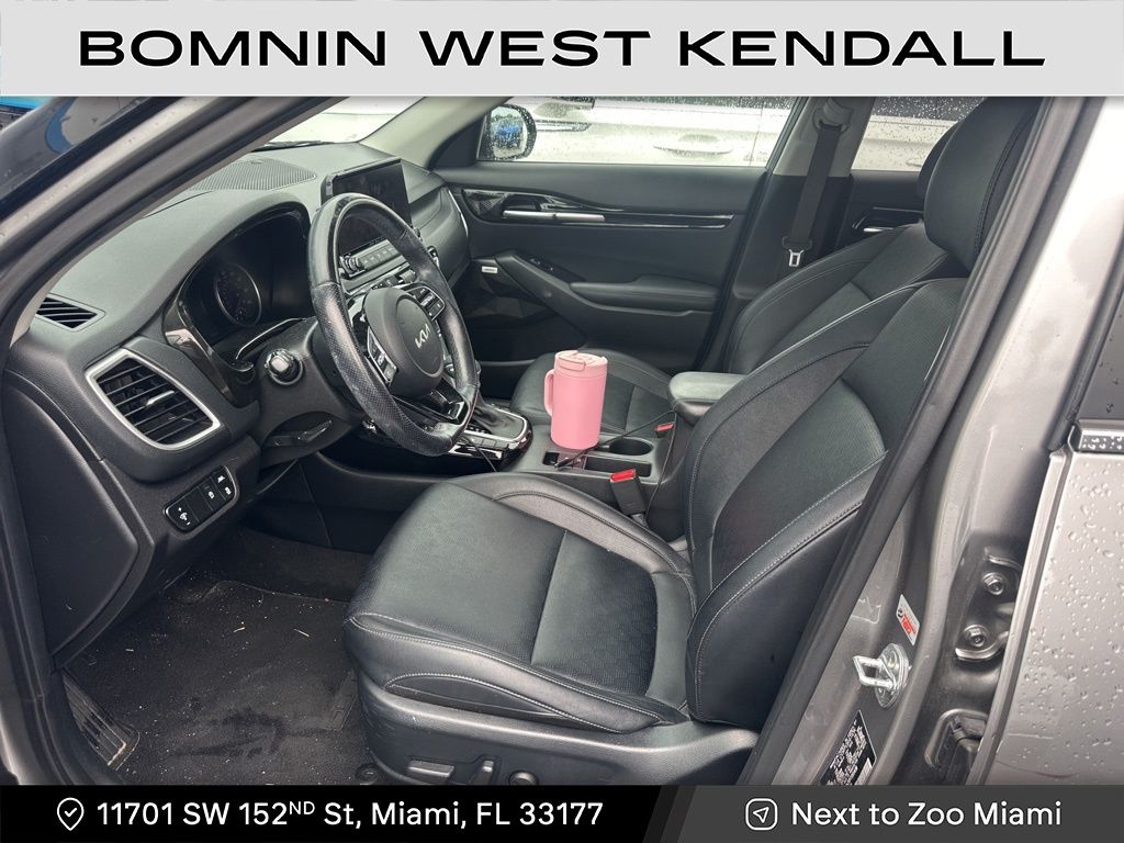 2023 Kia Seltos SX photo 3