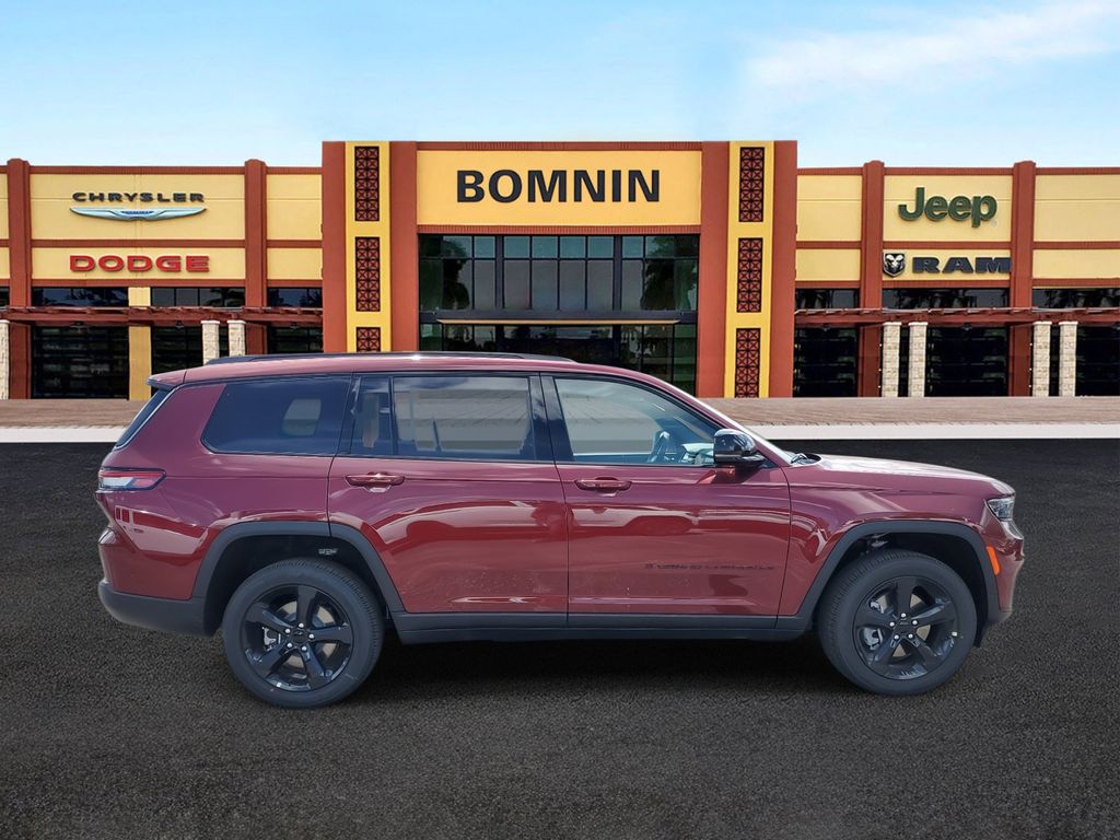 2024 Jeep Grand Cherokee Altitude photo 4