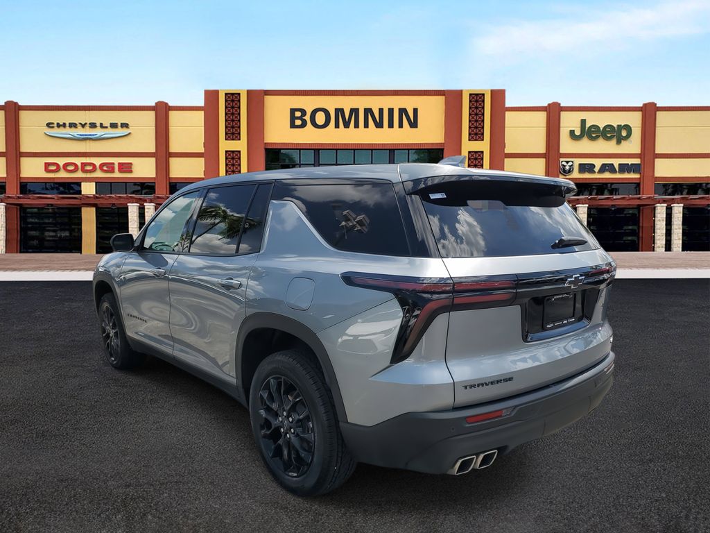 2024 Chevrolet Traverse LS photo 4