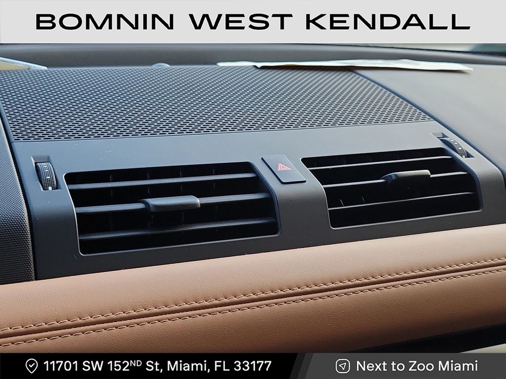 2023 Land Rover Defender X-Dynamic SE photo 9