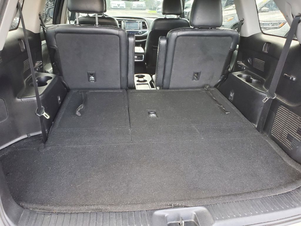 Image 7 of 2018 Toyota Highlander XLE SUV
