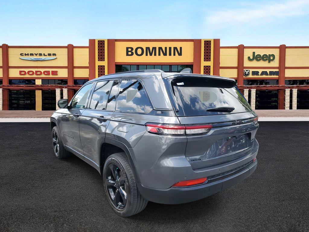 2024 Jeep Grand Cherokee Laredo photo 4