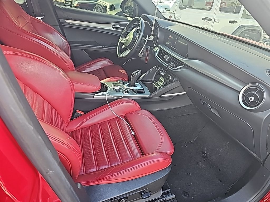2022 Alfa Romeo Stelvio Ti Sport photo 3