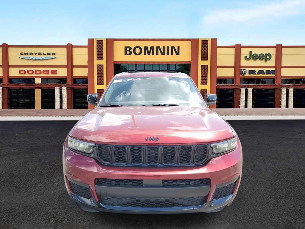 2024 Jeep Grand Cherokee Altitude photo 2