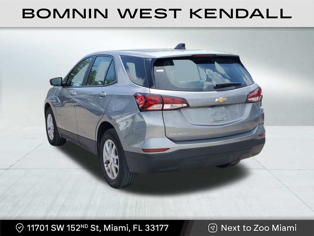 2023 Chevrolet Equinox LS photo 3