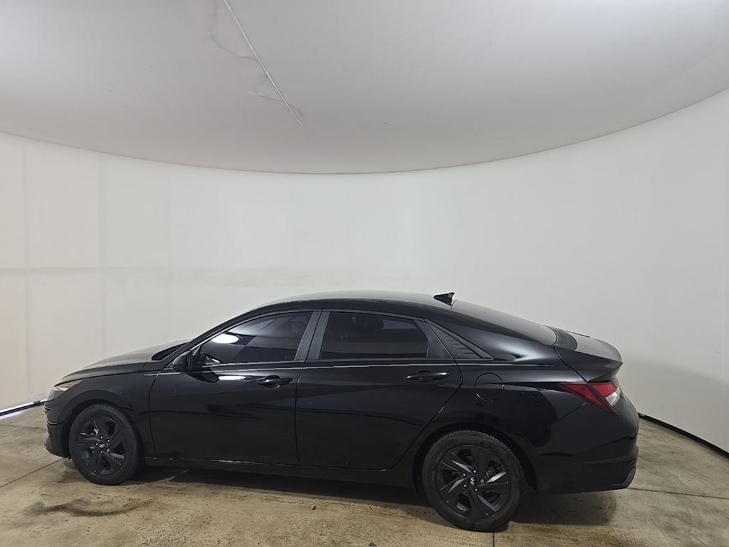 2022 Hyundai Elantra SEL Convenience photo 4