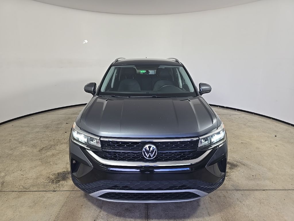 2022 Volkswagen Taos SE photo 3