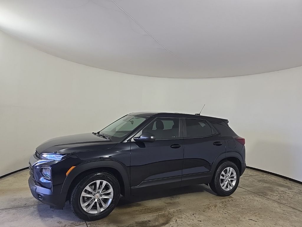 2021 Chevrolet Trailblazer LS photo 2